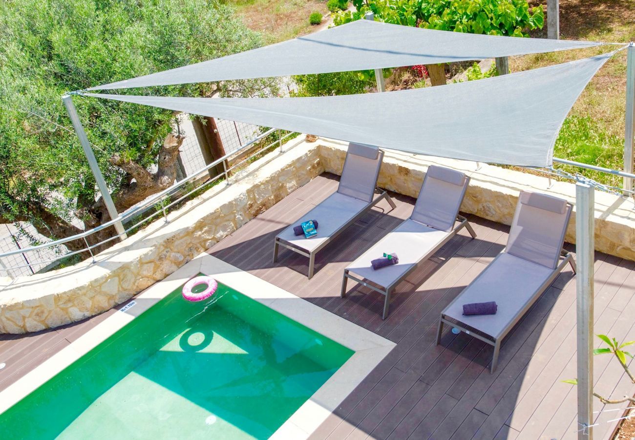 Villa Maia is een vrijstaande villa met privézwembad en op loopafstand van het strand in Gerani, Kreta