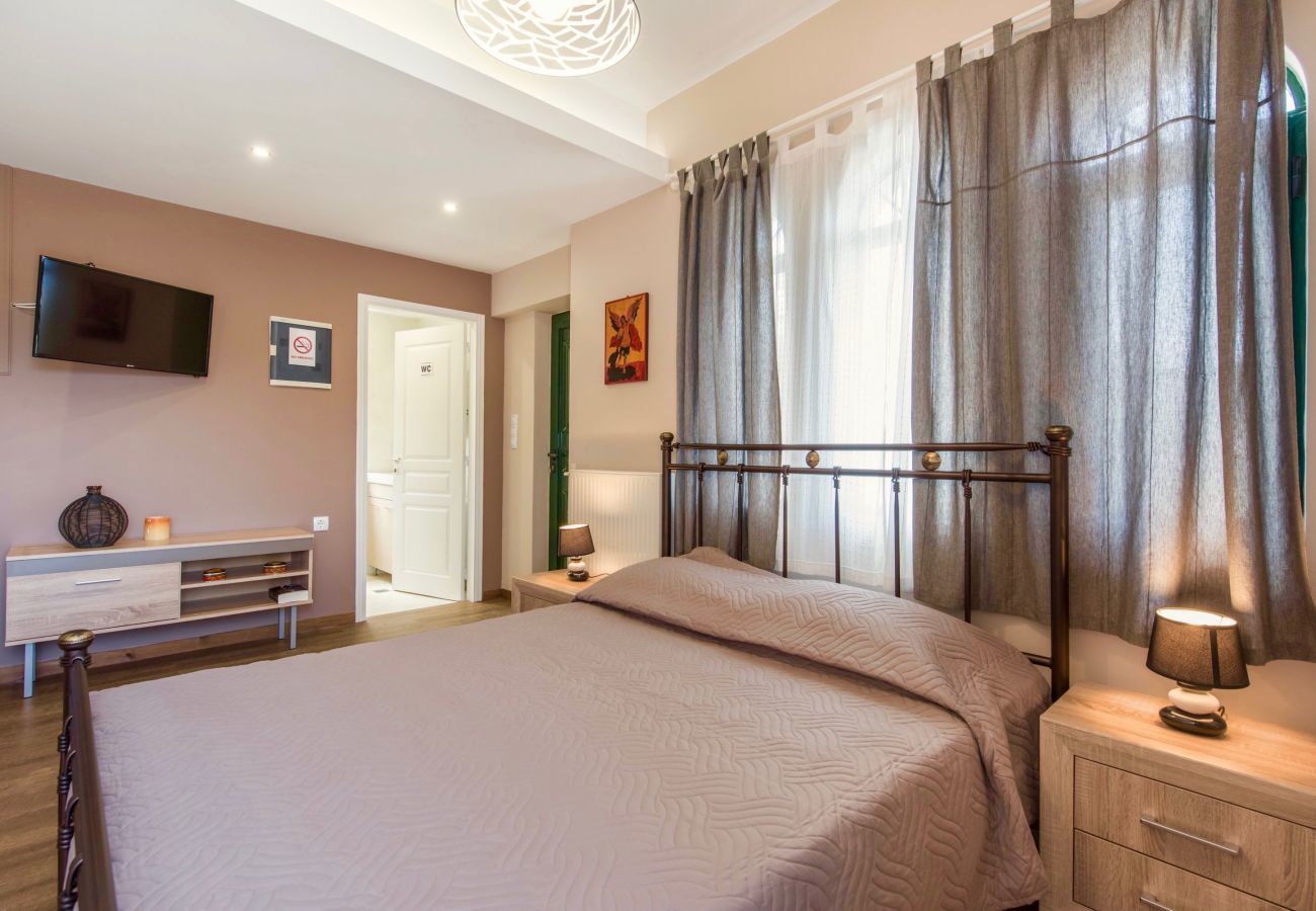 Villa Maia is een vrijstaande villa met privézwembad en op loopafstand van het strand in Gerani, Kreta