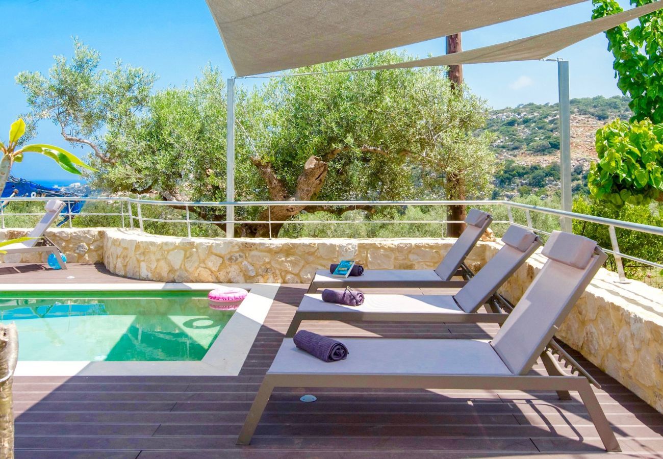 Villa Maia is een vrijstaande villa met privézwembad en op loopafstand van het strand in Gerani, Kreta