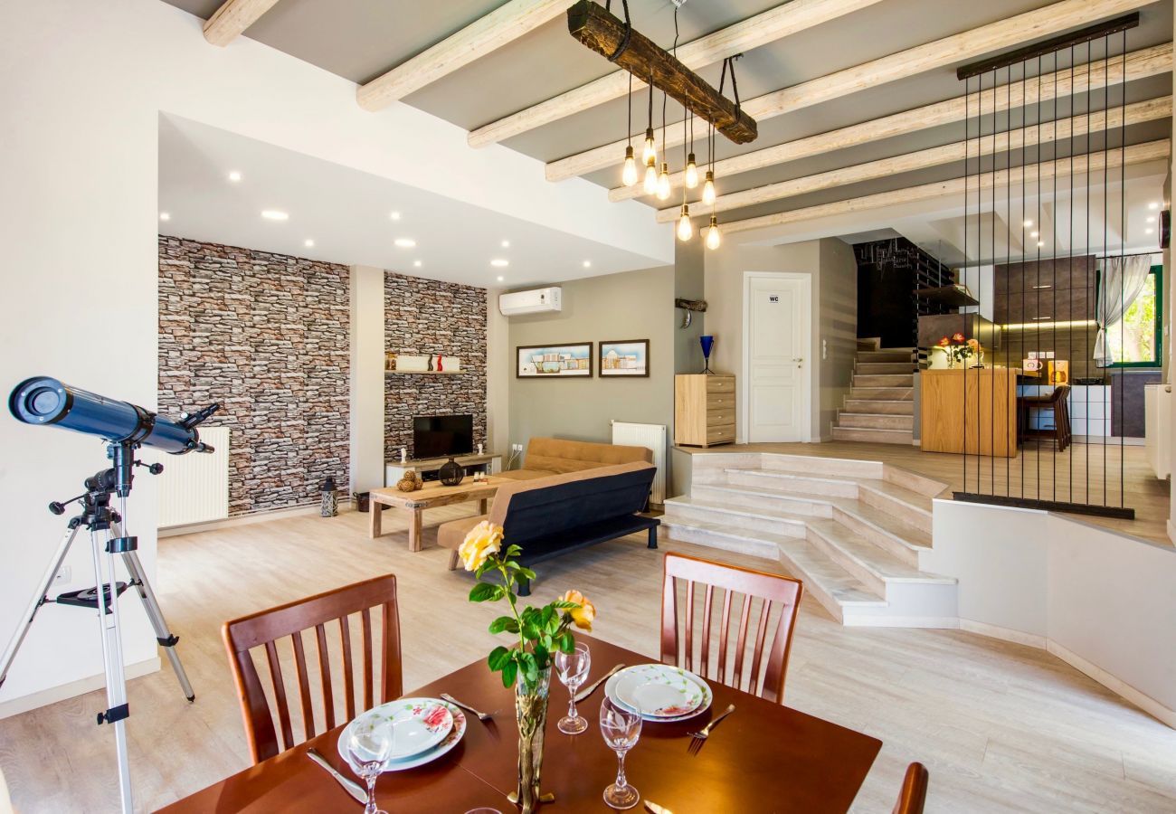 Villa Maia is een vrijstaande villa met privézwembad en op loopafstand van het strand in Gerani, Kreta