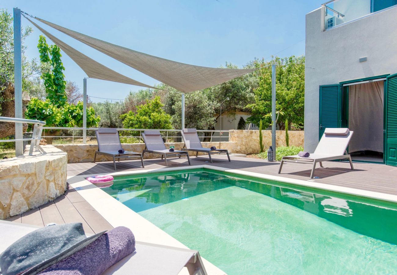 Villa Maia is een vrijstaande villa met privézwembad en op loopafstand van het strand in Gerani, Kreta