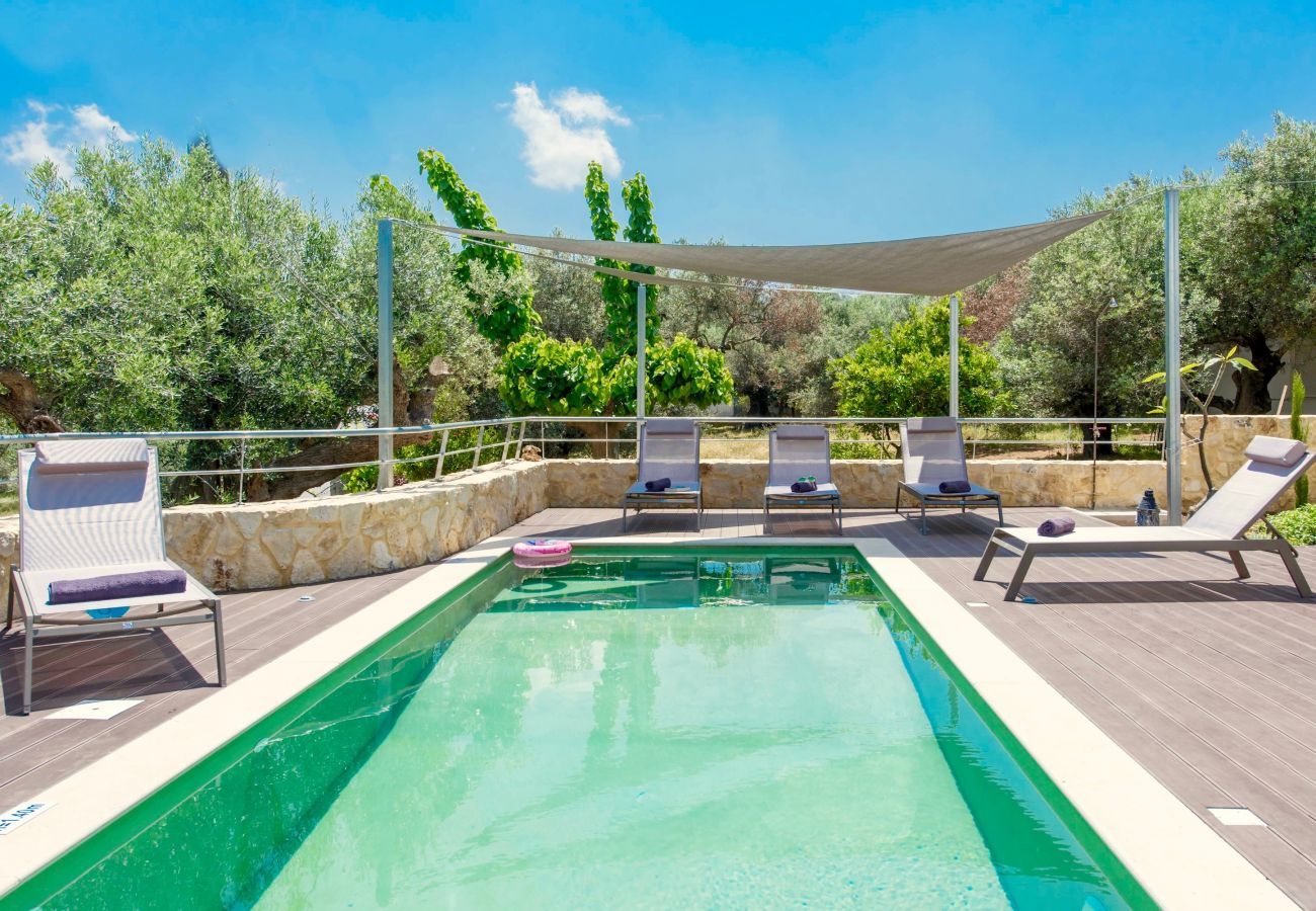 Villa Maia is een vrijstaande villa met privézwembad en op loopafstand van het strand in Gerani, Kreta
