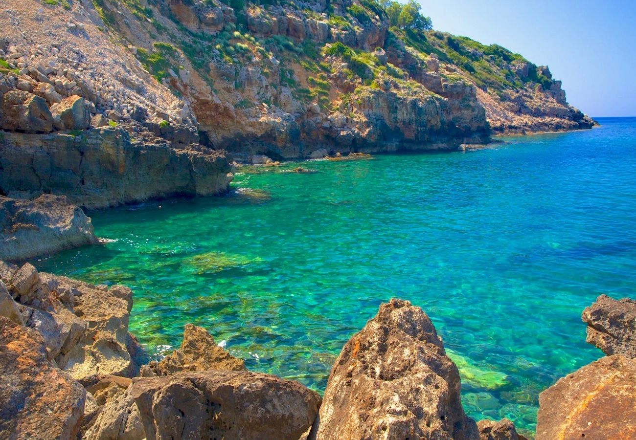 Villa Maia is een vrijstaande villa met privézwembad en op loopafstand van het strand in Gerani, Kreta