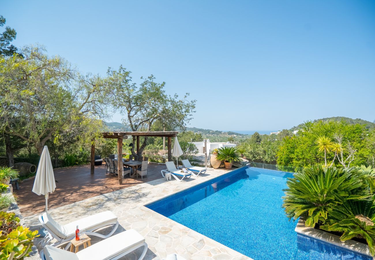 Stijlvolle villa San Agustin met landelijke ligging, privacy and privé zwembad. Loopafstand van het dorp San Agustin