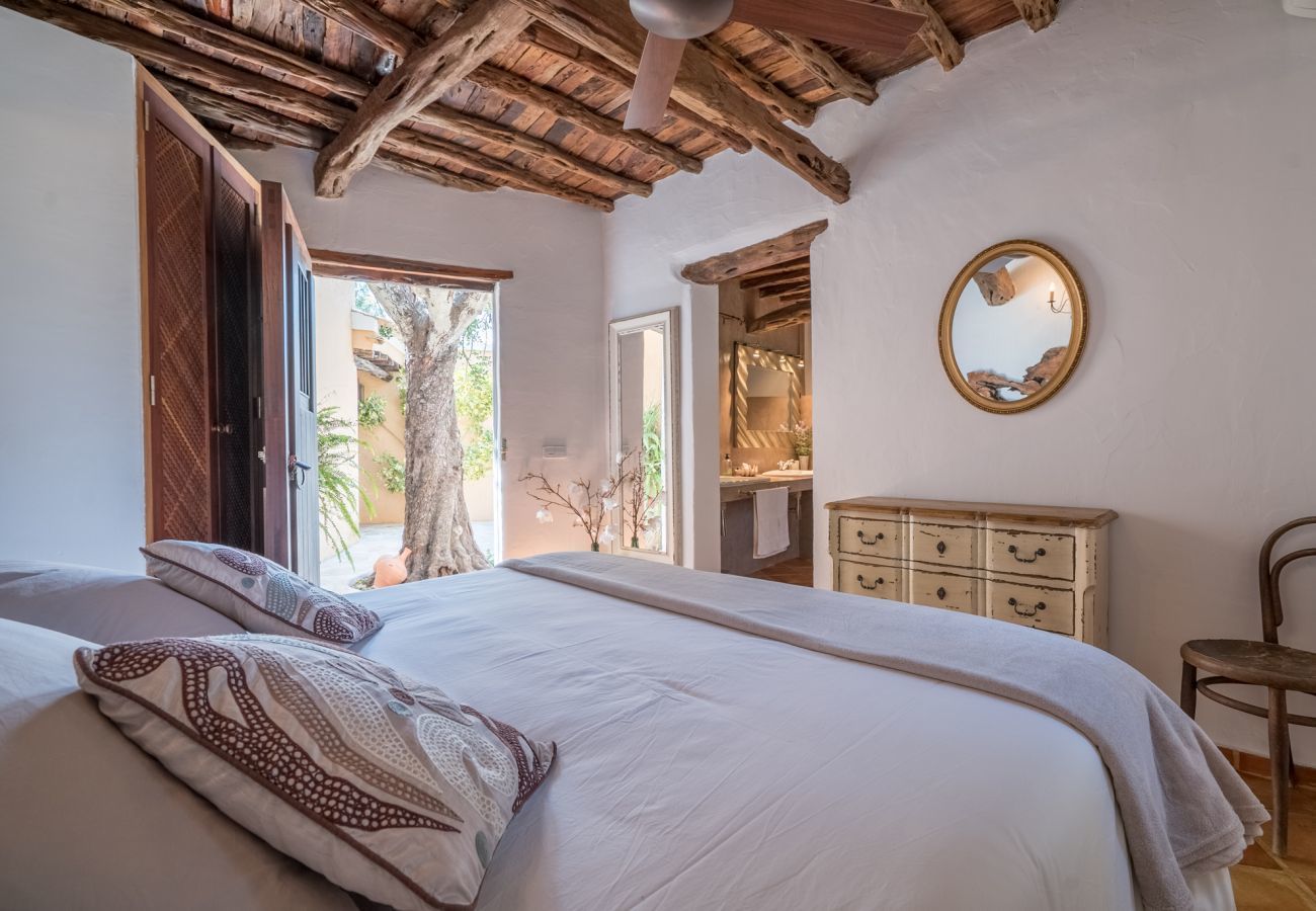 Stijlvolle villa San Agustin met landelijke ligging, privacy and privé zwembad. Loopafstand van het dorp San Agustin