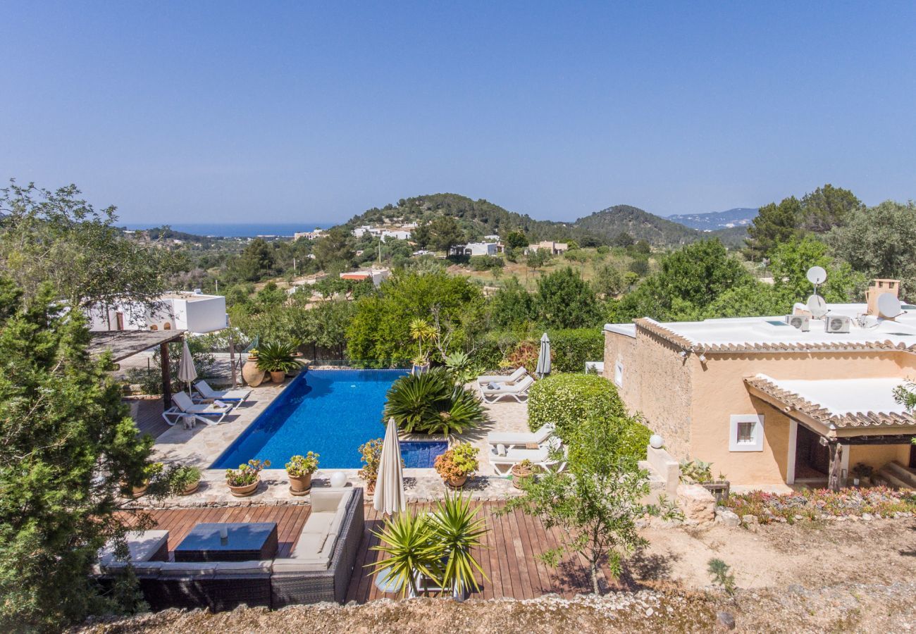Stijlvolle villa San Agustin met landelijke ligging, privacy and privé zwembad. Loopafstand van het dorp San Agustin