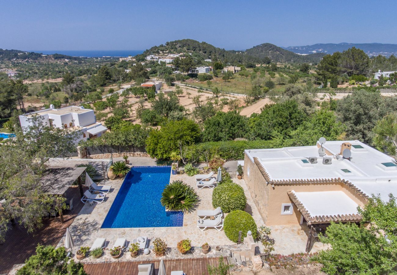 Stijlvolle villa San Agustin met landelijke ligging, privacy and privé zwembad. Loopafstand van het dorp San Agustin