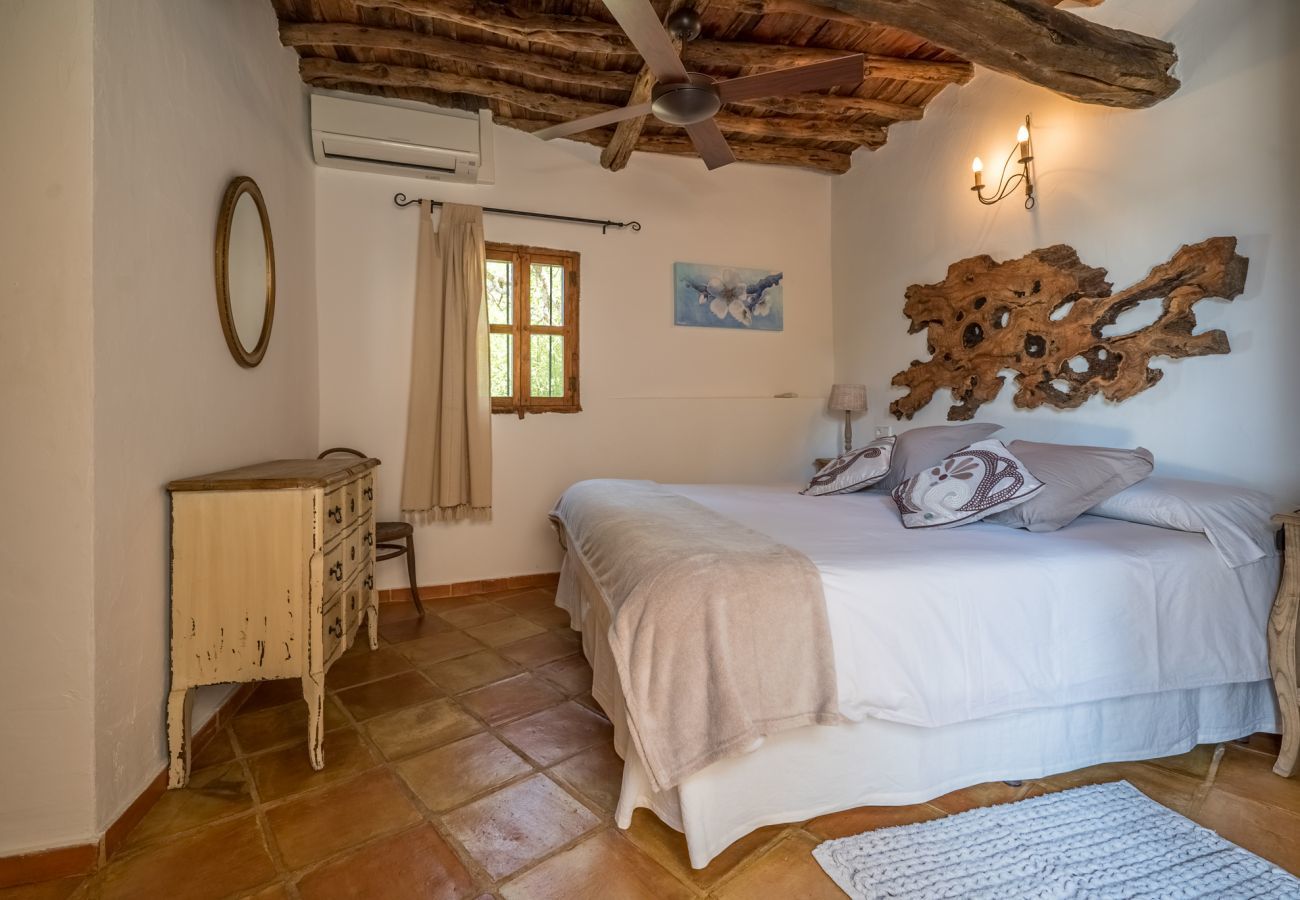 Stijlvolle villa San Agustin met landelijke ligging, privacy and privé zwembad. Loopafstand van het dorp San Agustin