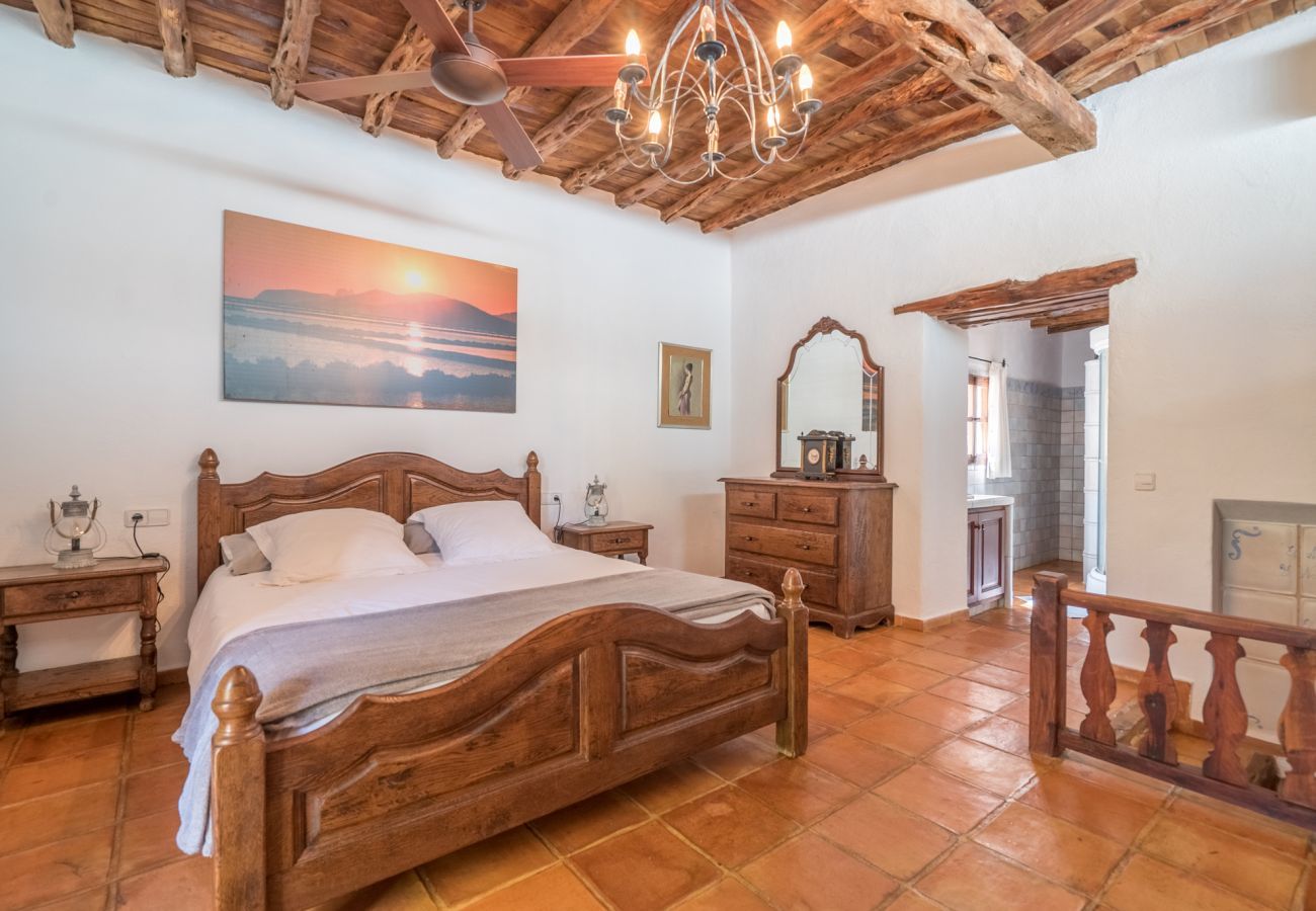 Stijlvolle villa San Agustin met landelijke ligging, privacy and privé zwembad. Loopafstand van het dorp San Agustin