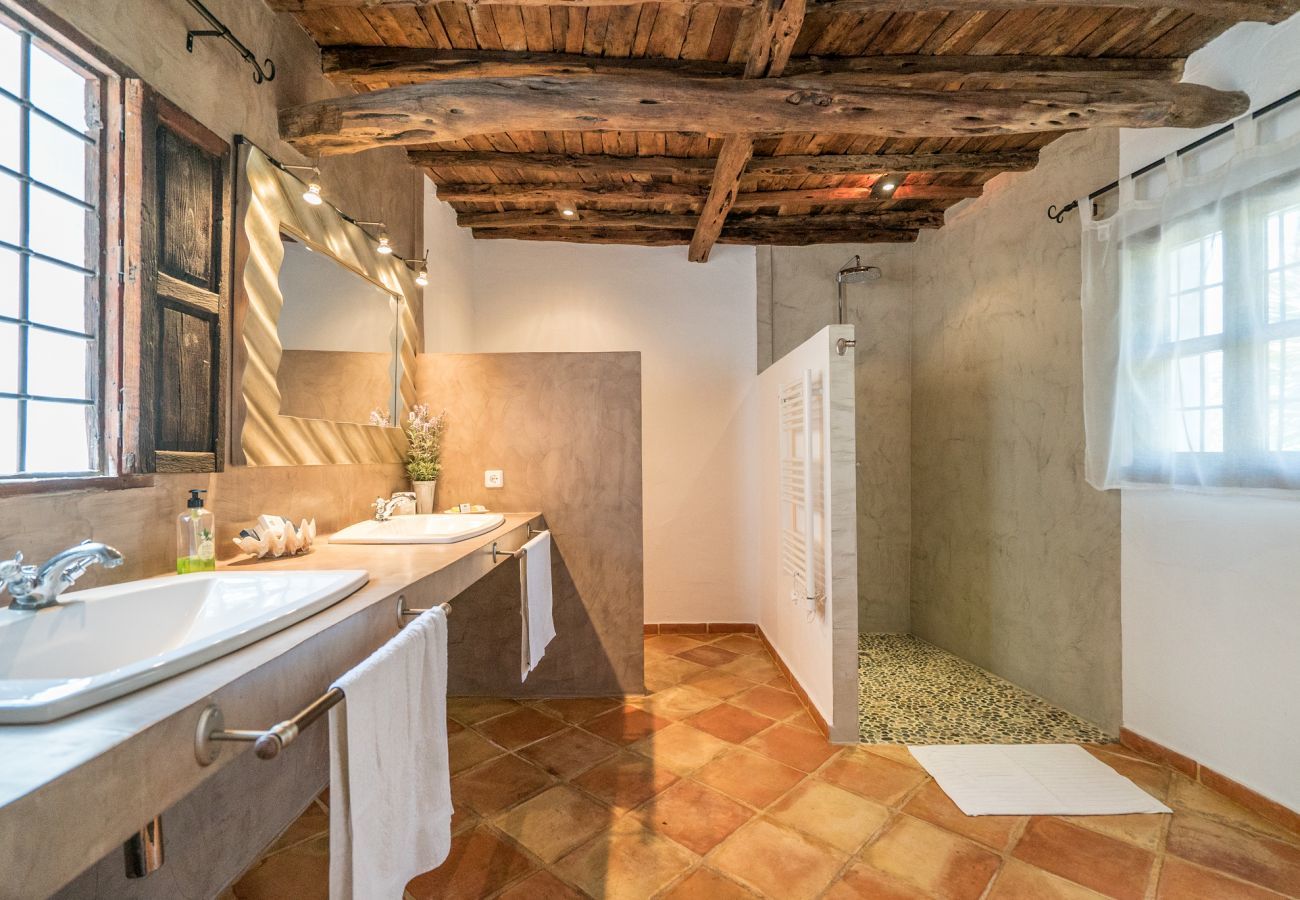 Stijlvolle villa San Agustin met landelijke ligging, privacy and privé zwembad. Loopafstand van het dorp San Agustin