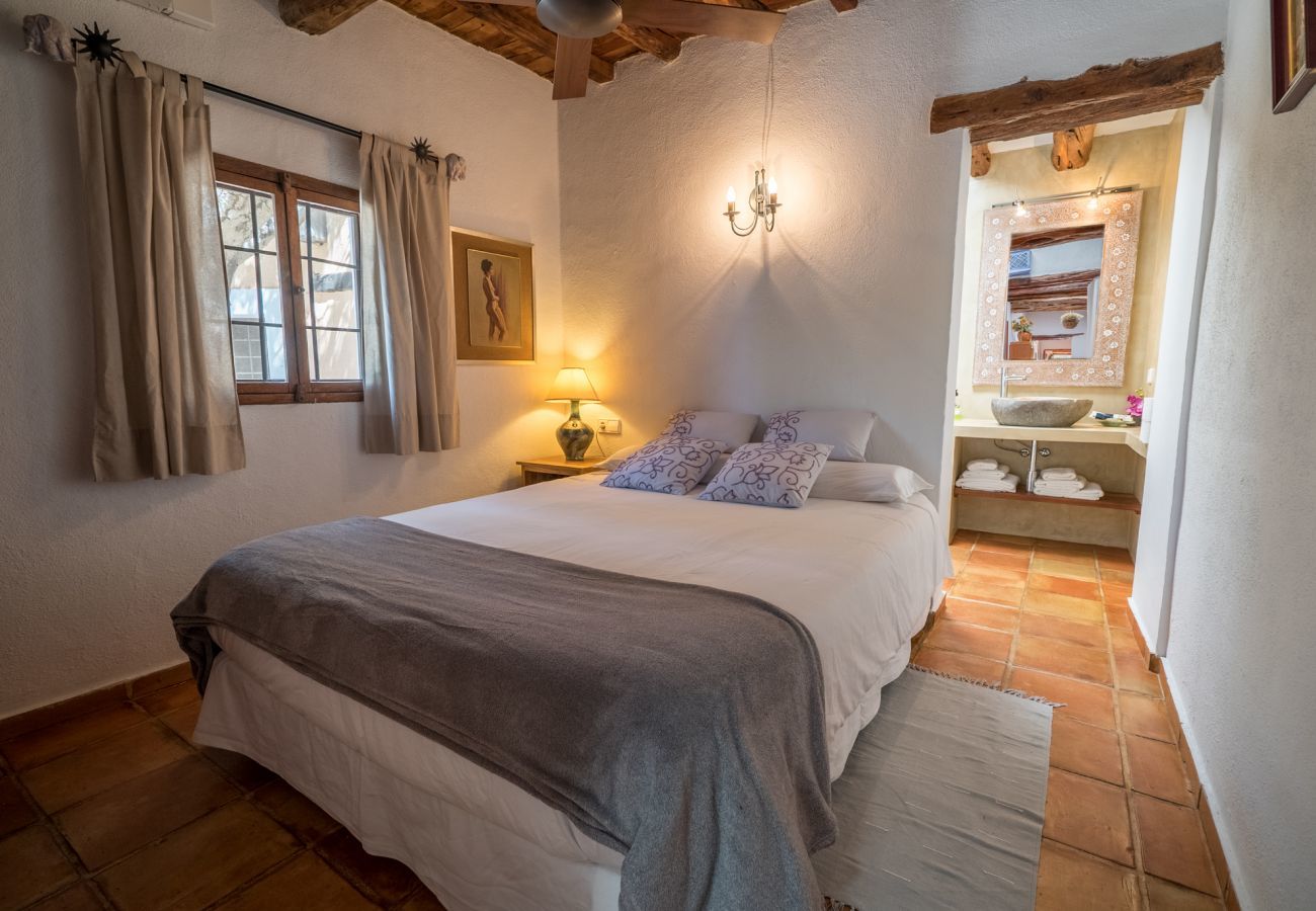 Stijlvolle villa San Agustin met landelijke ligging, privacy and privé zwembad. Loopafstand van het dorp San Agustin