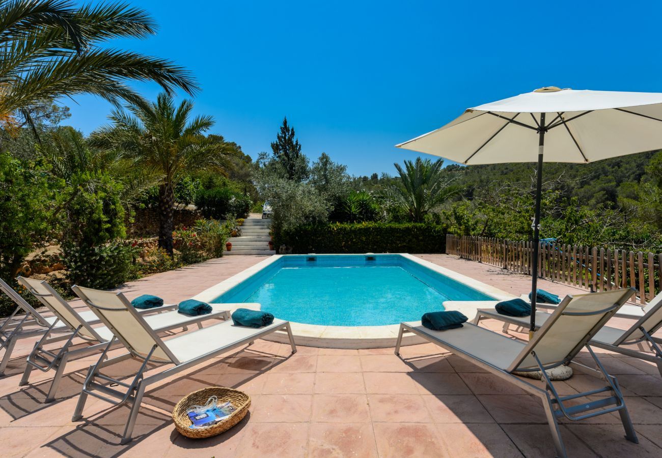 Luxe Ibiza Villa Mariposa met privé zwembad en mooie tuin. Vlakbij Benirras strand in San Miguel