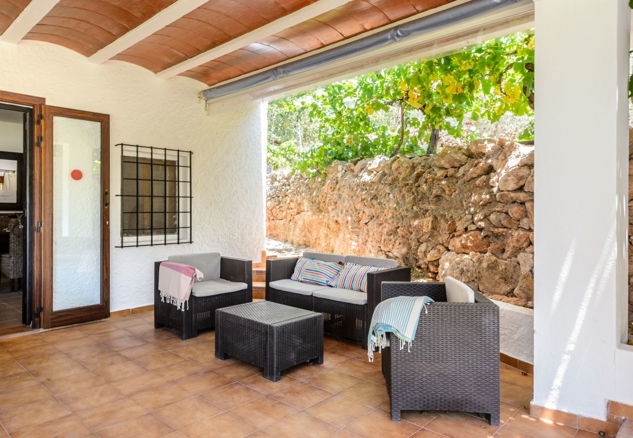 Luxe Ibiza Villa Mariposa met privé zwembad en mooie tuin. Vlakbij Benirras strand in San Miguel