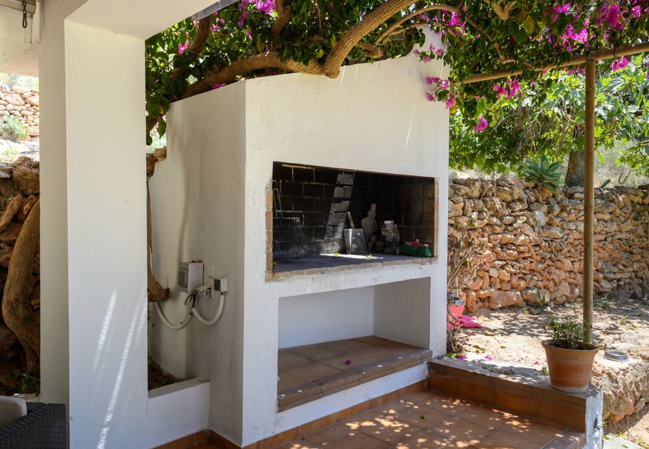 Luxe Ibiza Villa Mariposa met privé zwembad en mooie tuin. Vlakbij Benirras strand in San Miguel