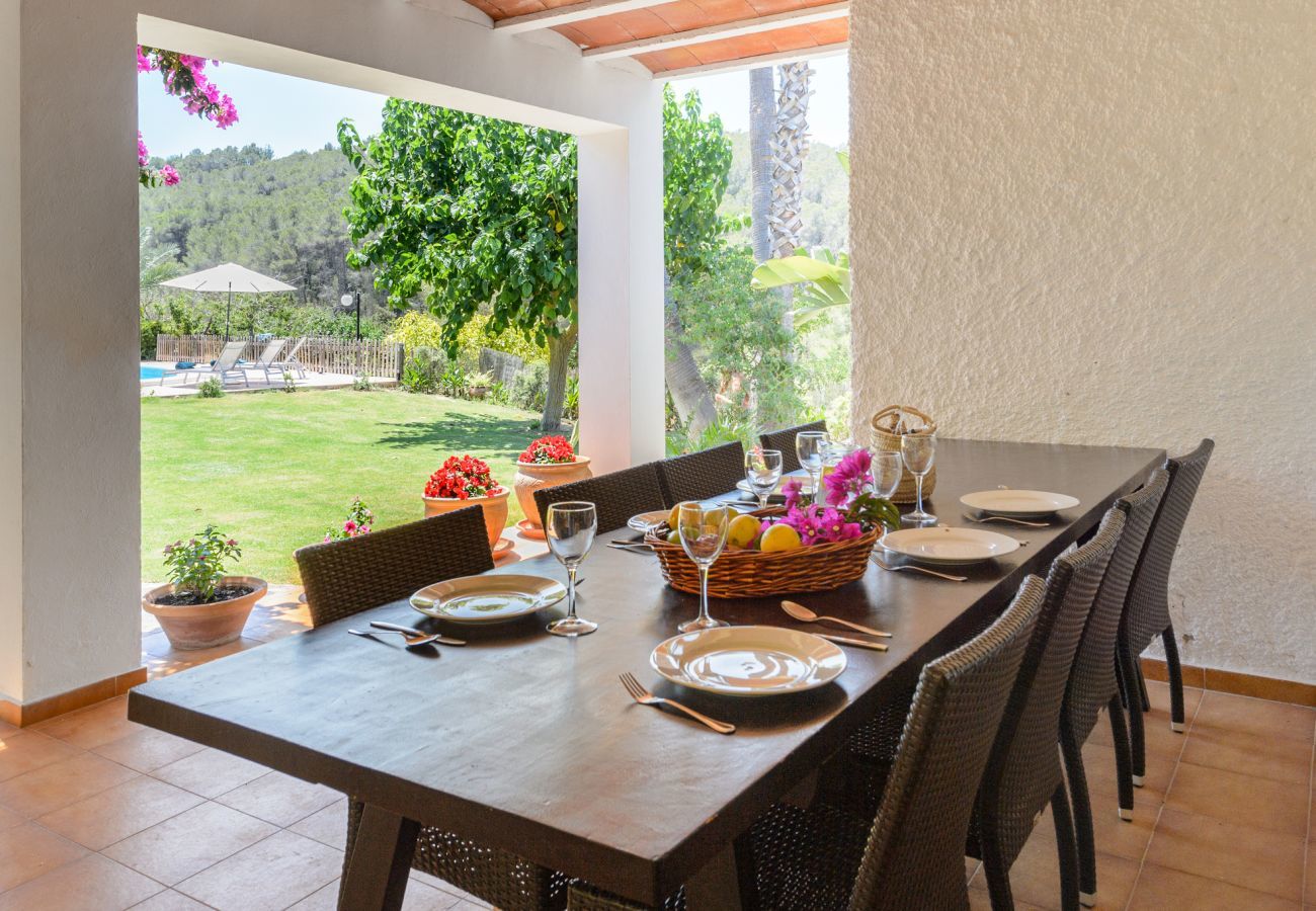 Luxe Ibiza Villa Mariposa met privé zwembad en mooie tuin. Vlakbij Benirras strand in San Miguel