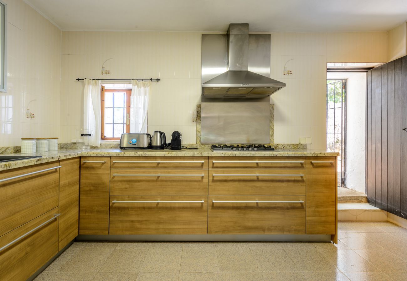 Luxe Ibiza Villa Mariposa met privé zwembad en mooie tuin. Vlakbij Benirras strand in San Miguel