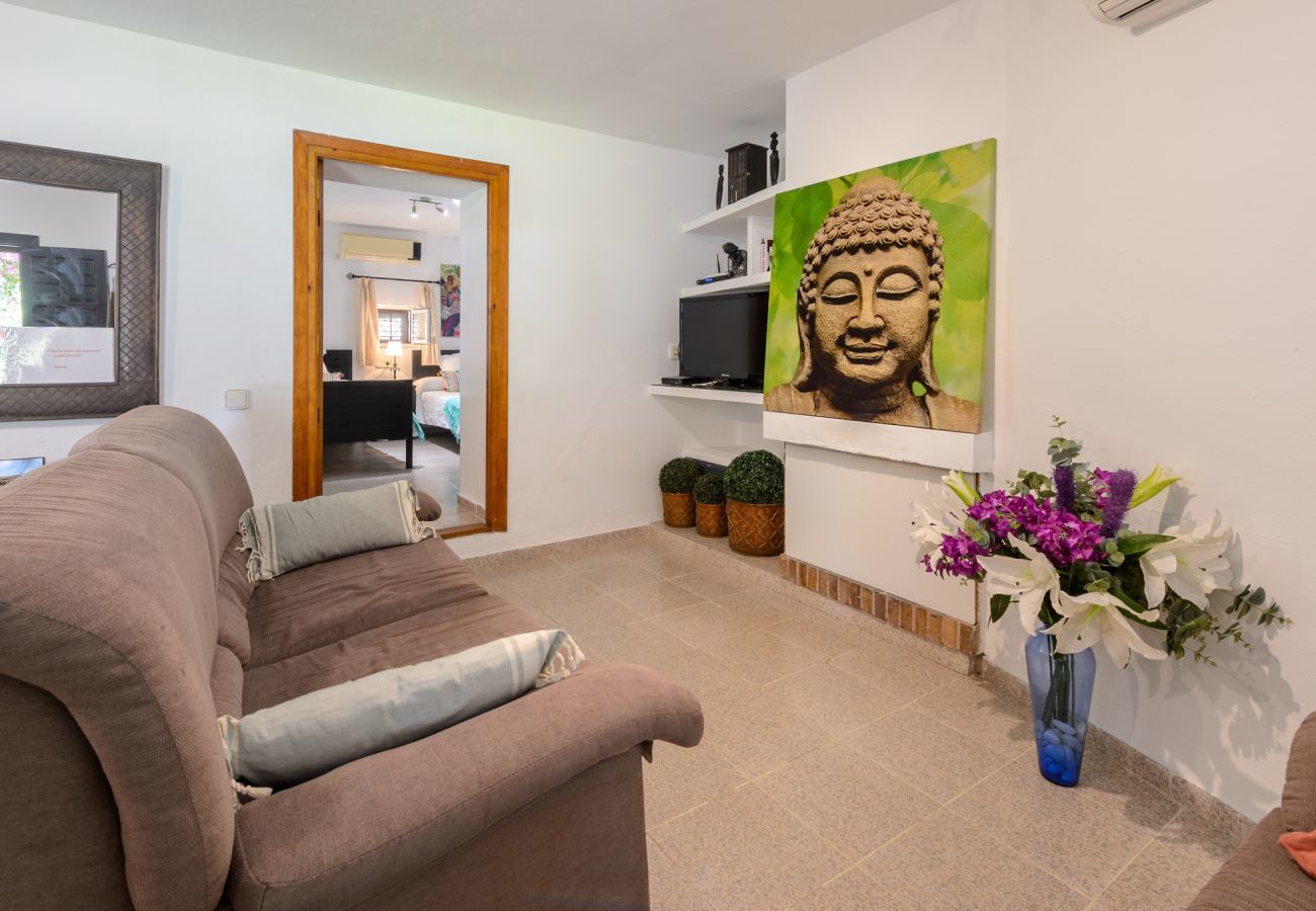 Luxe Ibiza Villa Mariposa met privé zwembad en mooie tuin. Vlakbij Benirras strand in San Miguel