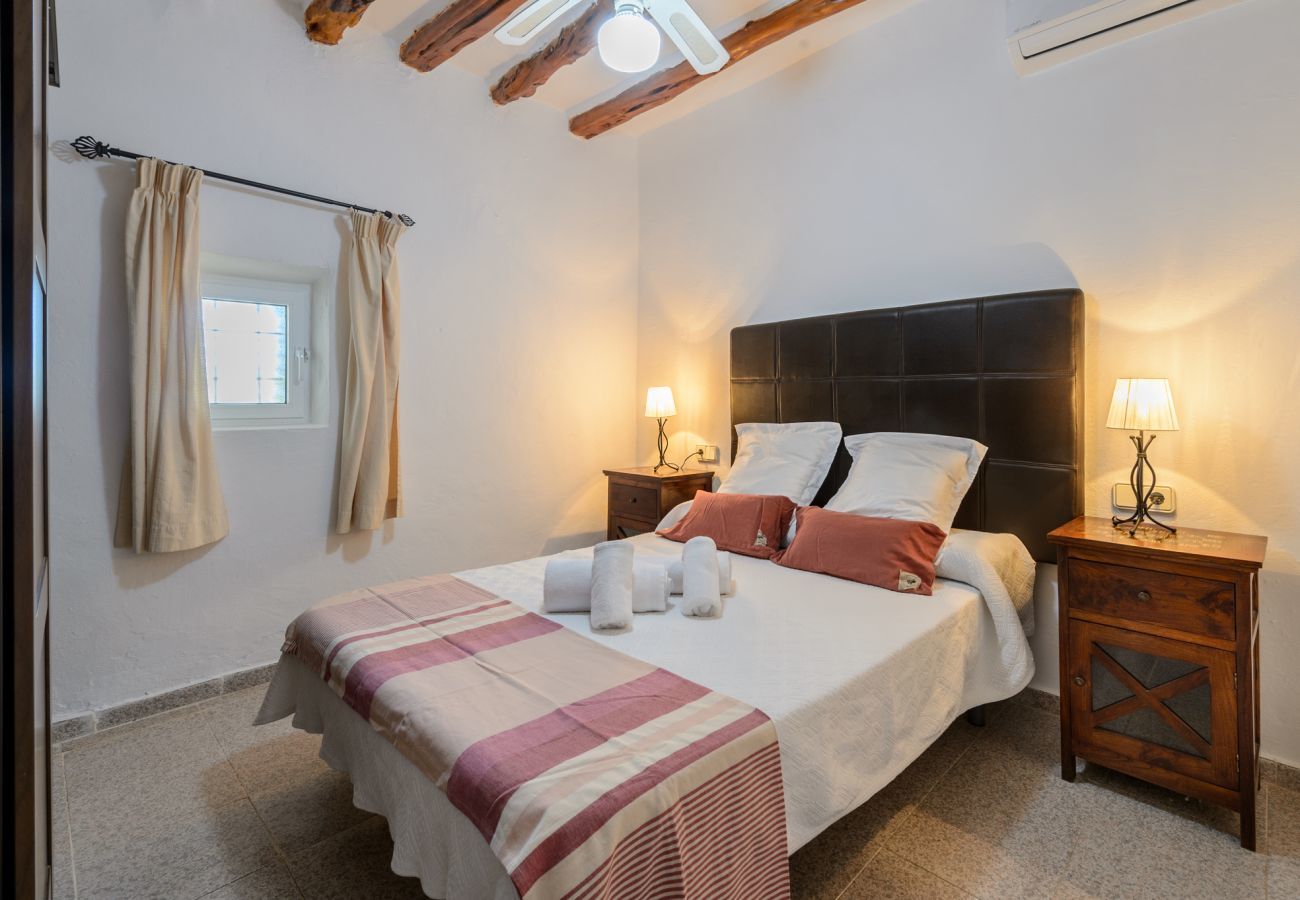 Luxe Ibiza Villa Mariposa met privé zwembad en mooie tuin. Vlakbij Benirras strand in San Miguel