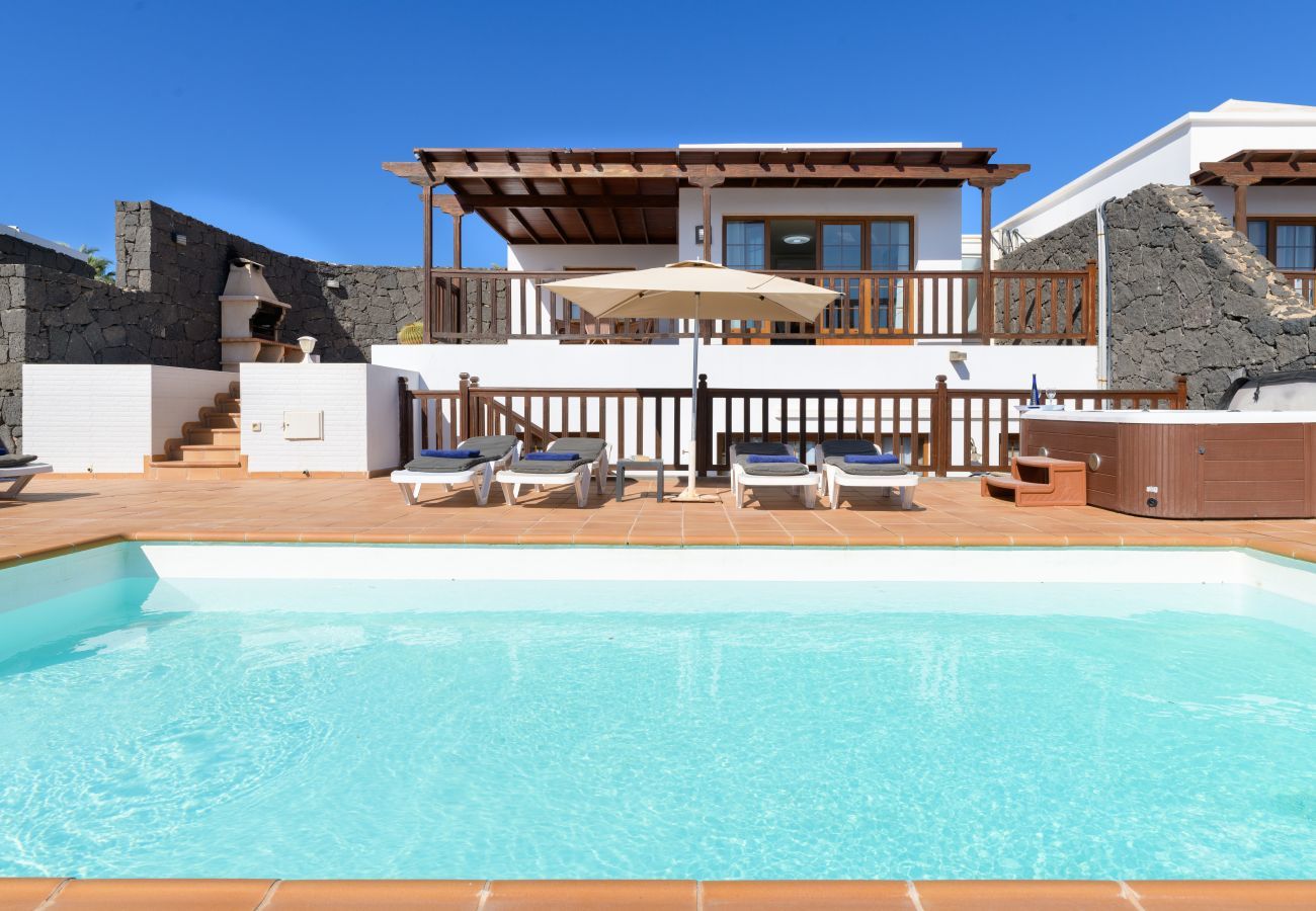 Villa in Playa Blanca - Villa Rose I