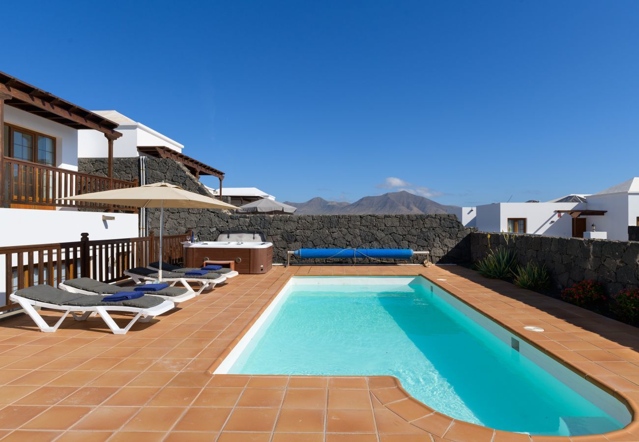 Villa in Playa Blanca - Villa Rose I