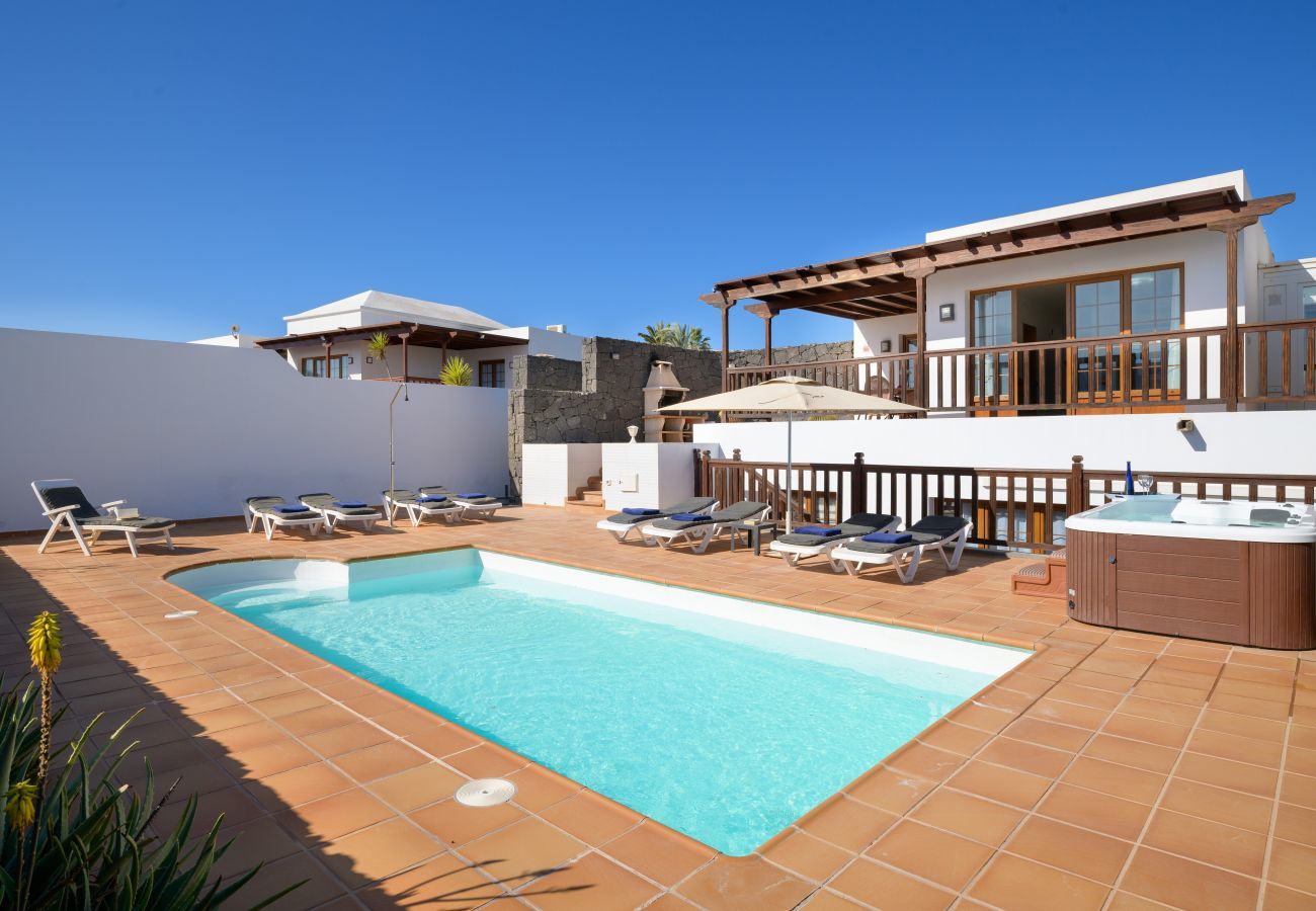 Villa in Playa Blanca - Villa Rose I