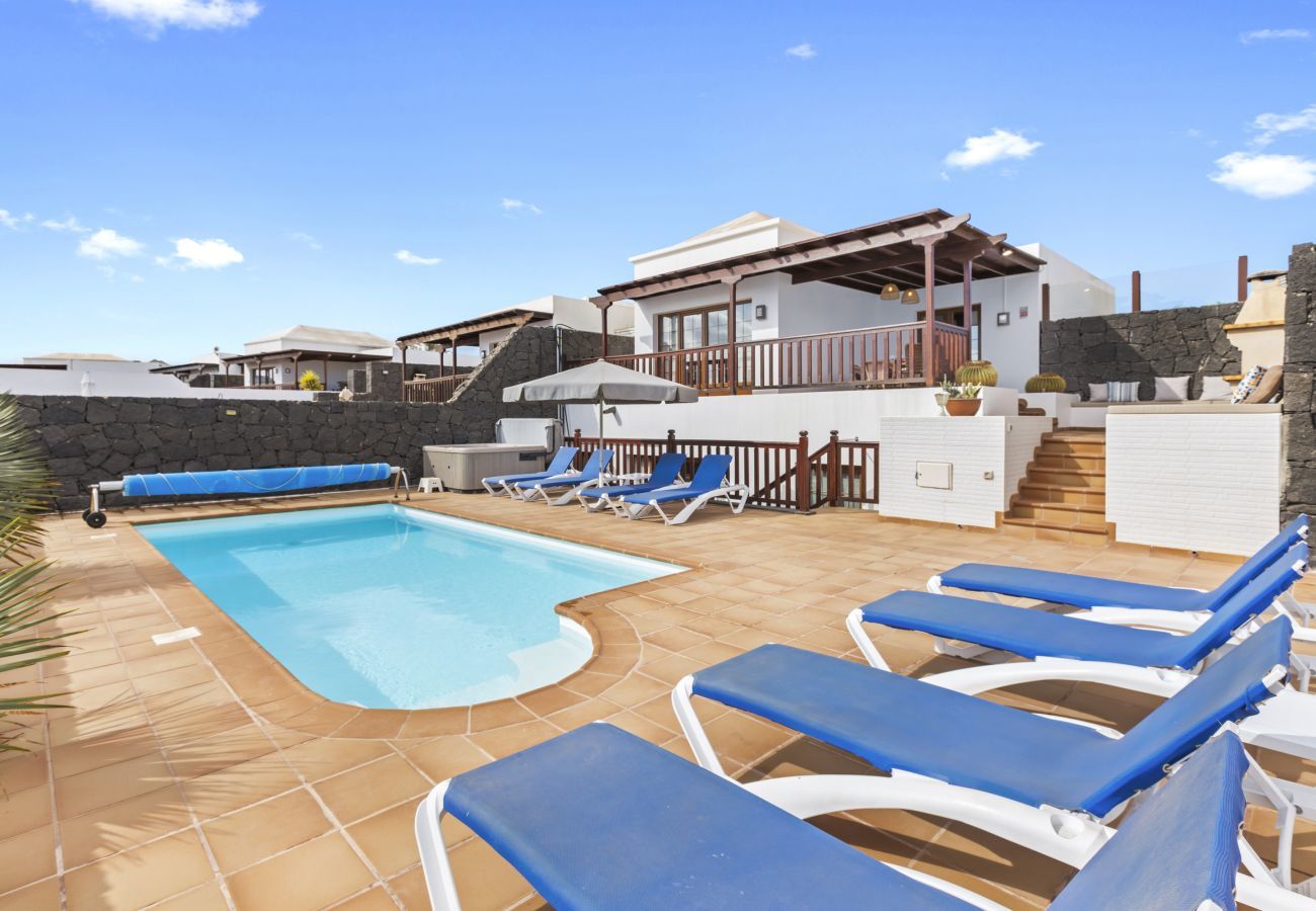 Villa in Playa Blanca - Villa Rose II